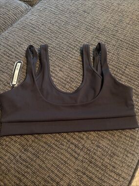 Skims/Nike double strap scoop bra 
Color obsidian